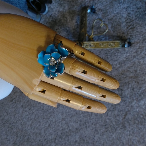 Set of Costume Jewelry Rings - Picture 4 of 9